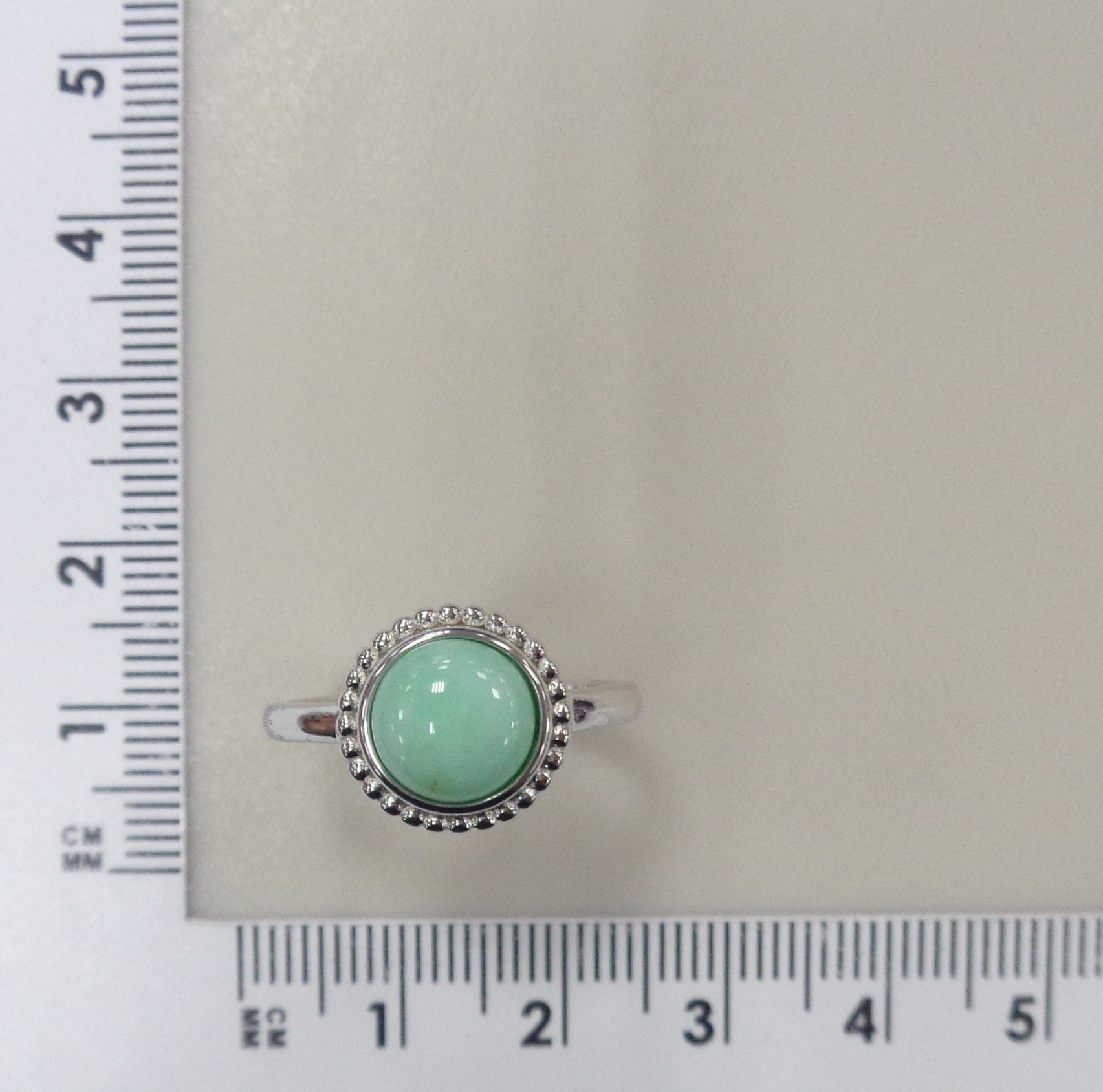 Серебряное кольцо с зеленым халцедоном